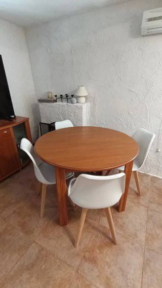 Mesa comedor extensible y aparador