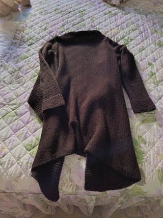 Maglione marrone con bottoni