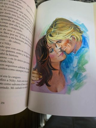 LOTE DOS LIBROS NOVELAs DE ESTHER Y SU MUNDO NUEVO