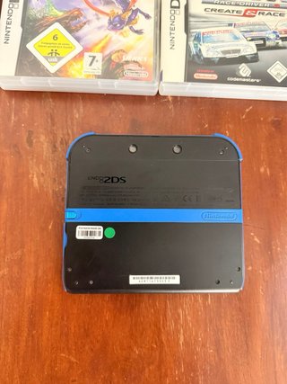 Nintendo 2DS Negra + 4 Juegos
