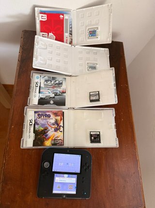 Nintendo 2DS Negra + 4 Juegos