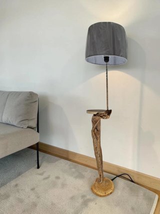 Lámpara de pie artesanal madera