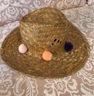 Sombrero de paja con pompones