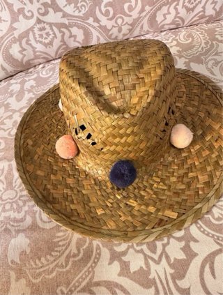 Sombrero de paja con pompones