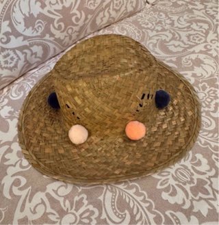 Sombrero de paja con pompones