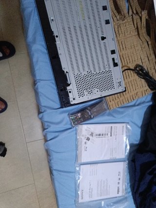 Consola Sony Negra y Plateada
