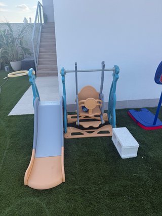 Tobogán y columpio infantil de plástico
