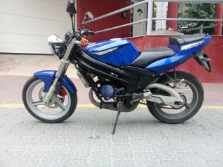 Moto Rieju RS1 Naked 49cc