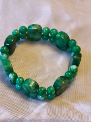 Pulsera jade verde con pastillas y bolas