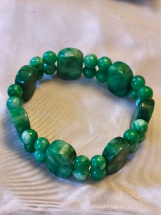 Pulsera jade verde con pastillas y bolas