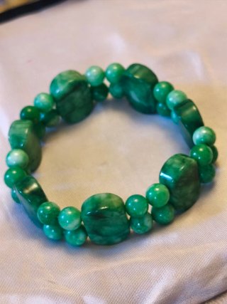 Pulsera jade verde con pastillas y bolas