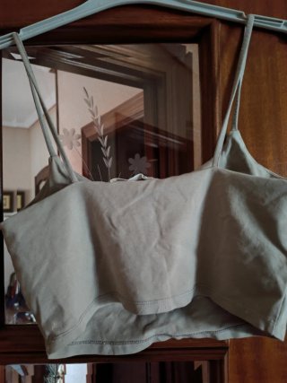 Top beige tirantes