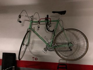 Bicicleta de carretera clásica verde marca tigra