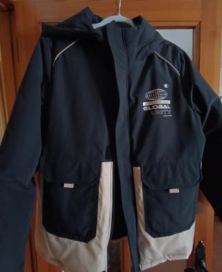 Parka GU Global Unity Negra y Beige chico