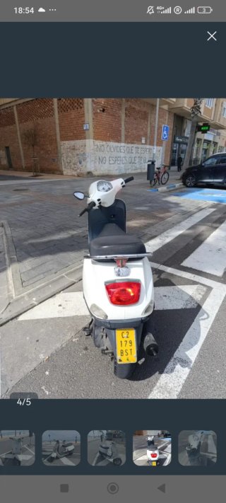 Vespa Blanca Scooter