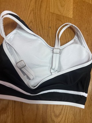 Bikini negro con detalles blancos