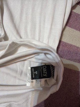 Camiseta blanca con cordones