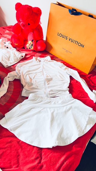 Conjunto deportivo blanco