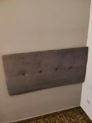 Cabecero de tela gris
