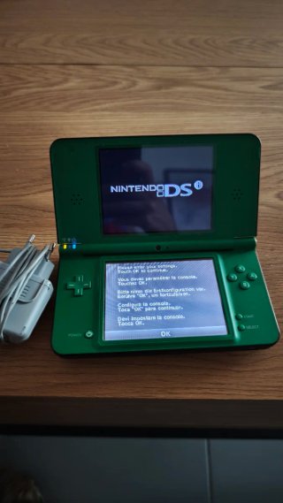 Nintendo DSI XL Verde + Cargador