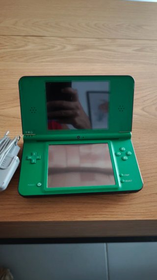 Nintendo DSI XL Verde + Cargador