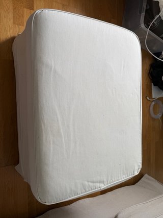 Puf de tela blanco