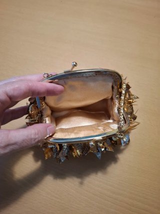 Bolso de fiesta dorado y plateado