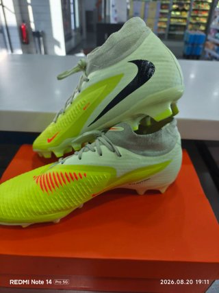 Botas de fútbol Nike