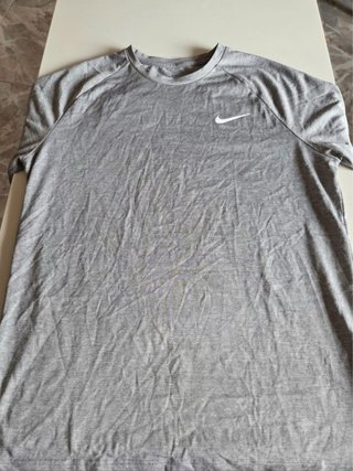 Camiseta Nike Hombre Gris