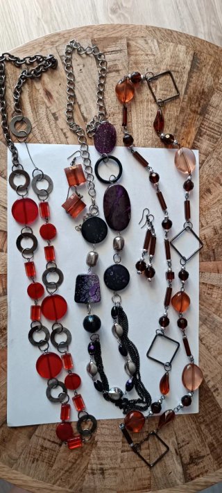 4 Collares , 3 largos y pendientes bisutería