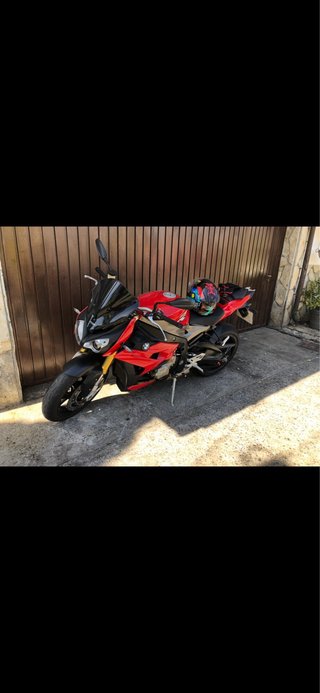 BMW S1000RR Roja y Negra