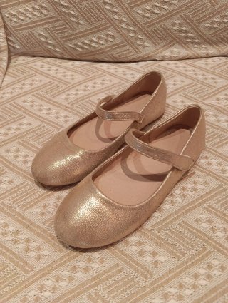 Zapatos dorados niña con tira Talla 34