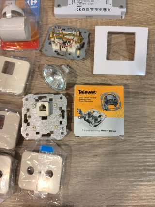 Lote material eléctrico (más de 20 unidades)