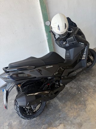 Maxi Scooter Negra Se alquila por dias
