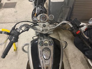 Moto 125cc Cruiser Negra y Blanca