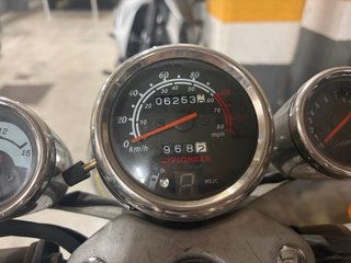 Moto 125cc Cruiser Negra y Blanca