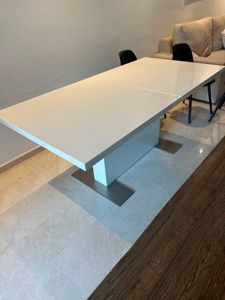 Mesa extensible blanca moderna