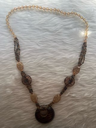 Tarro con joyas variadas