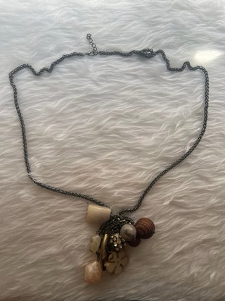 Tarro con joyas variadas