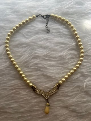 Tarro con joyas variadas