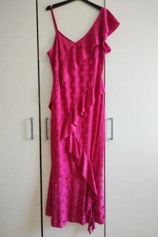 Vestidos verde con bordados y rosa con lunares