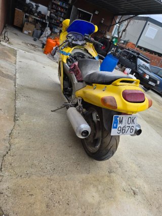 Kawasaki ZZR1100 Amarilla Sportbike