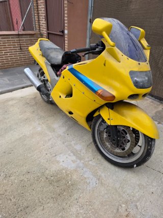 Kawasaki ZZR1100 Amarilla Sportbike
