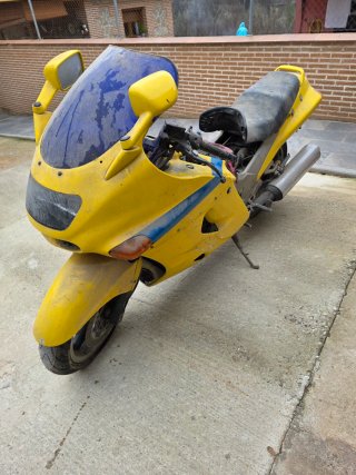 Kawasaki ZZR1100 Amarilla Sportbike
