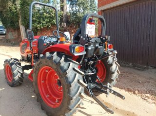 Tractor Kioti CK4530 Rojo