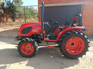 Tractor Kioti CK4530 Rojo