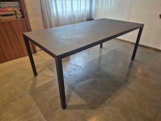 Mesa de comedor moderna