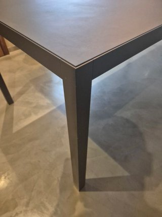 Mesa de comedor moderna