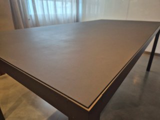 Mesa de comedor moderna