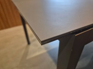 Mesa de comedor moderna